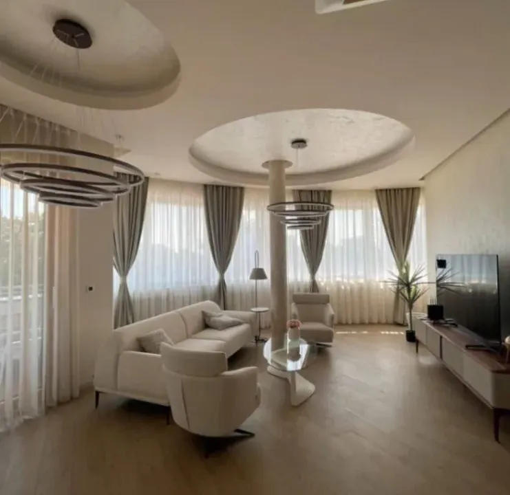 Izdavanje, dvosoban stan, 117m², Budva, Crna Gora