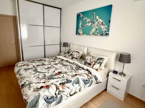 Prodaja, trosoban stan, 72m², City Kvart, Podgorica - image 7
