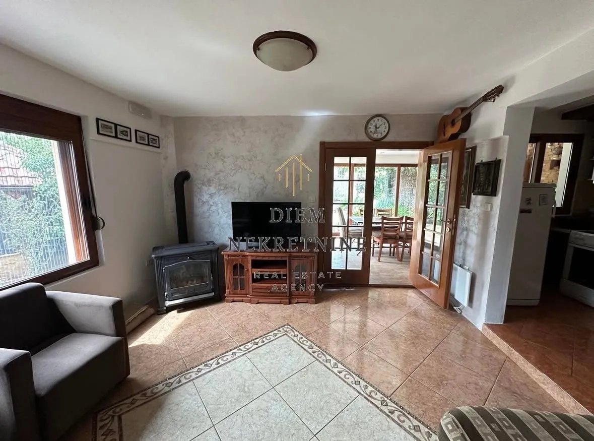Izdavanje, kuća, 94m², Mareza, Podgorica
