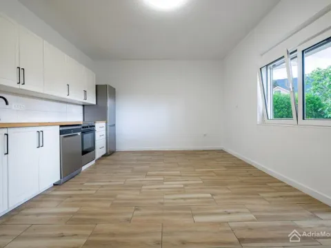 Prodaja, kuća, 118m², Tivat, Crna Gora - image 18