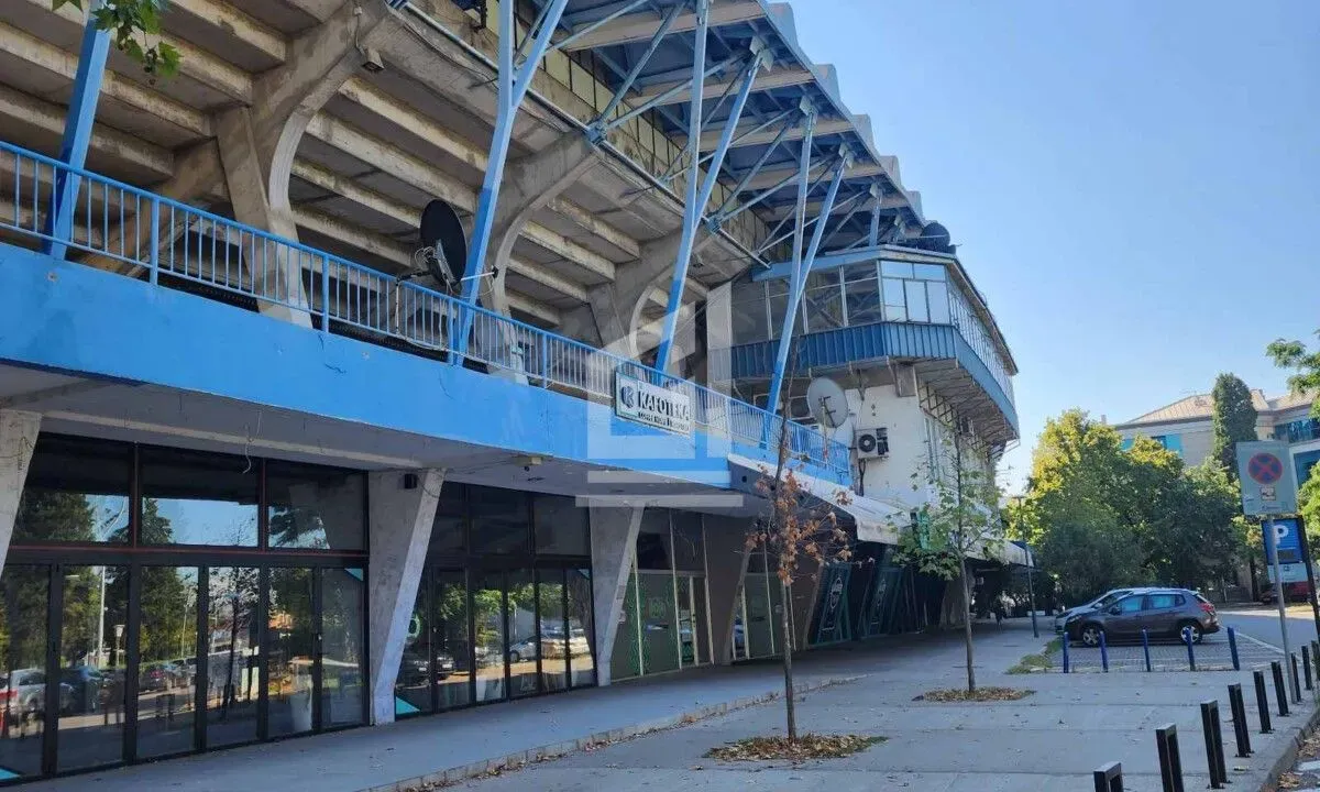 Izdavanje, poslovni prostor, 240m², Centar, Podgorica