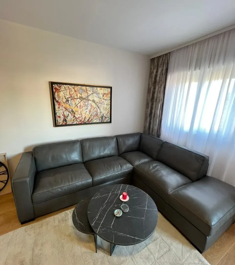 Izdavanje, dvosoban stan, 73m², Central Point, Podgorica