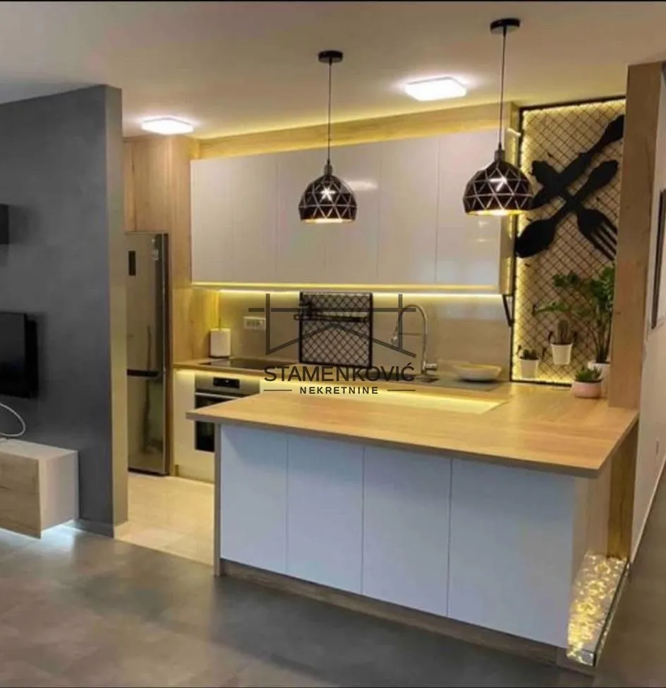 Prodaja, četvorosoban stan, 125m², Sajam, Novi Sad Sve Podlokacije