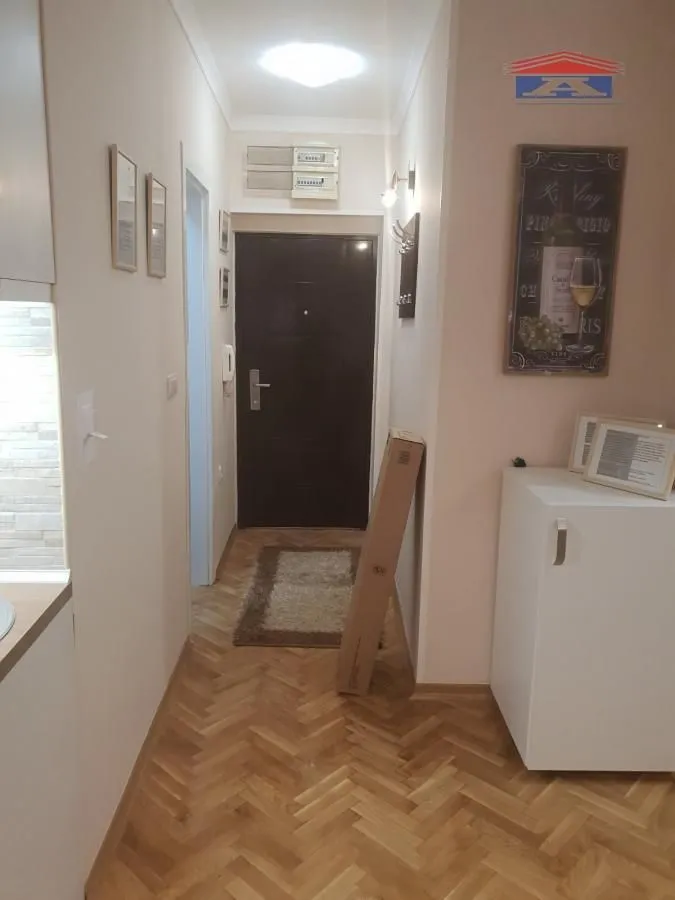Izdavanje, jednosoban stan, 42m², Novi Sad, Srbija
