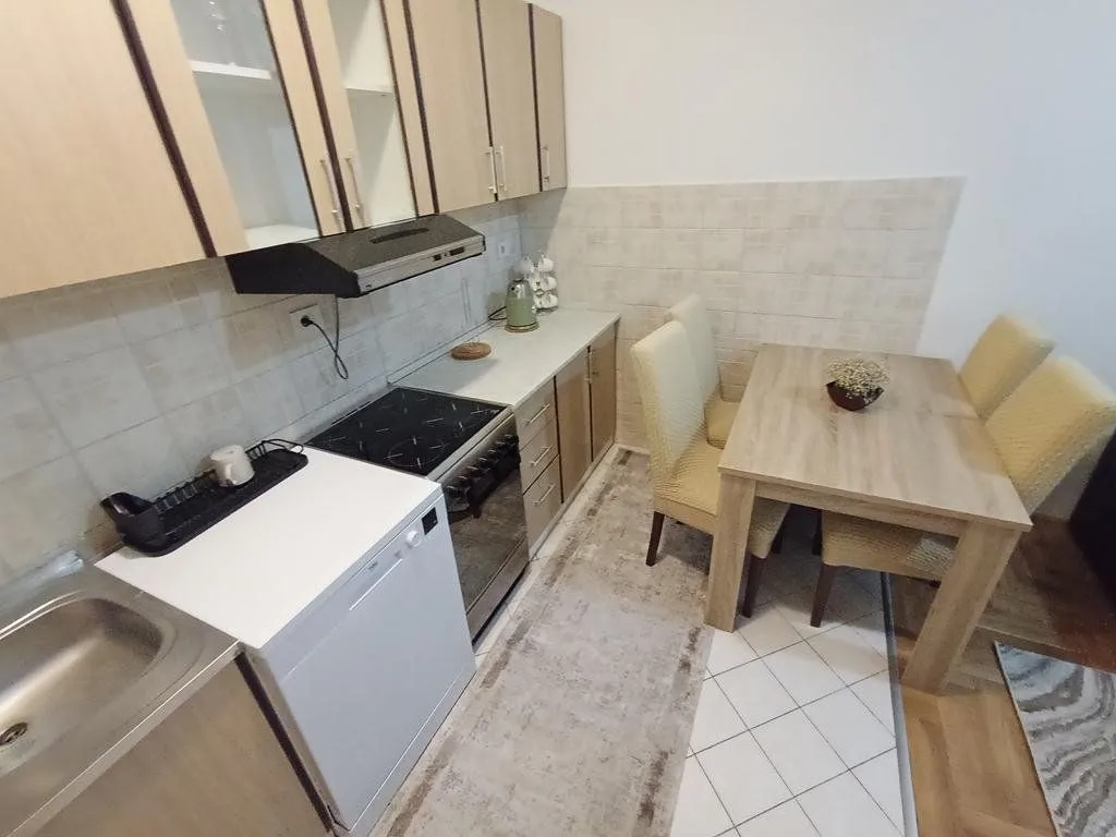 Izdavanje, dvosoban stan, 58m², Podgorica, Crna Gora