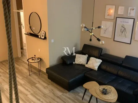 Izdavanje, trosoban stan, 100m², Dumidran, Tivat - image 1