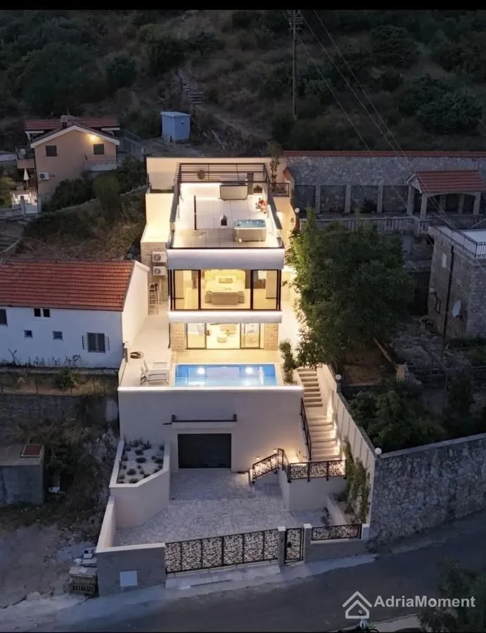 Prodaja, kuća, 178m², Kamenari, Herceg Novi