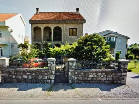 Izdavanje, kuća, 348m², Tološi, Podgorica - image 2