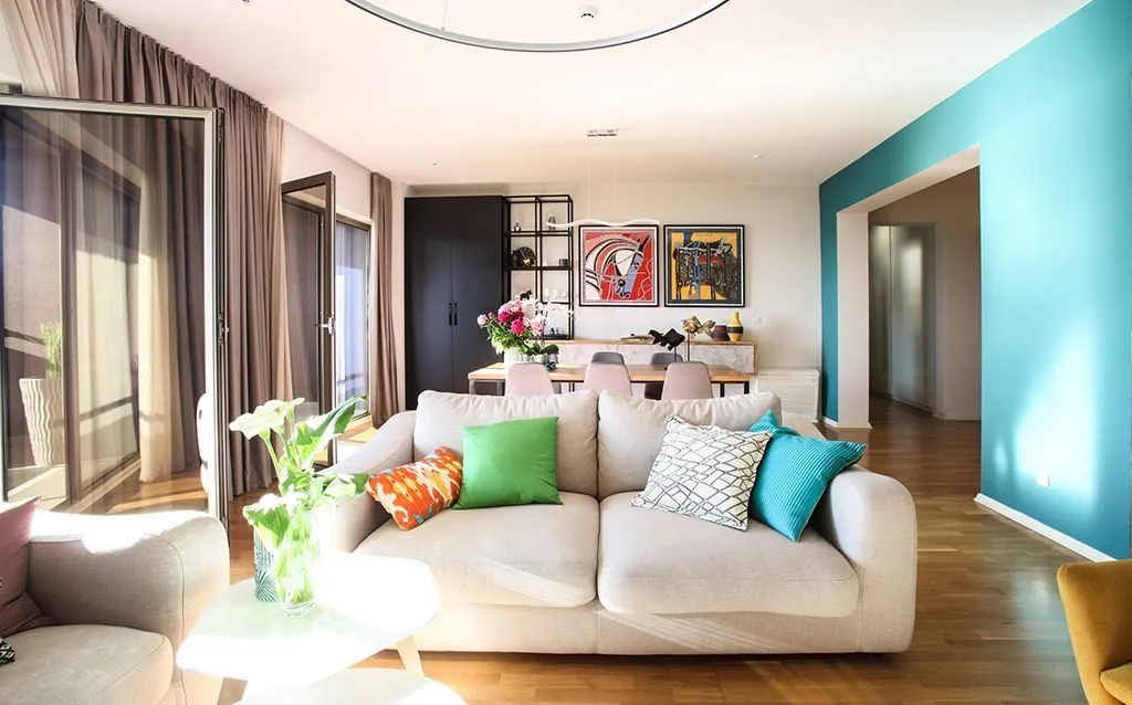 Izdavanje, trosoban stan, 198m², Budva, Crna Gora
