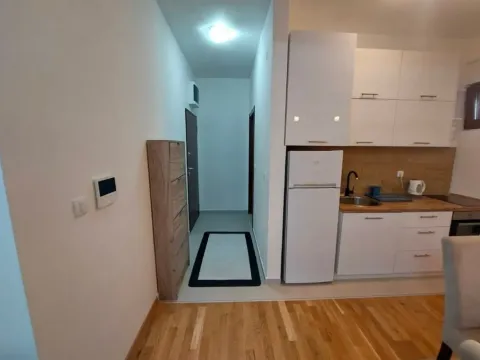 Izdavanje, jednosoban stan, 45m², Kalimanj, Tivat - image 9