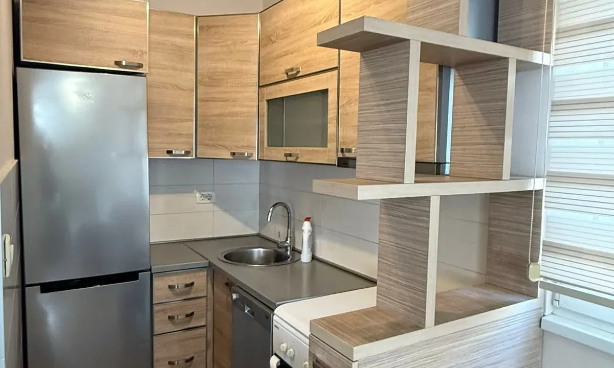 Izdavanje, trosoban stan, 48m², Dalmatinska ulica, Podgorica