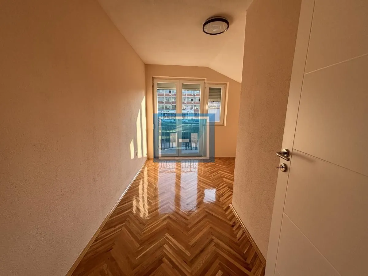 Prodaja, trosoban stan, 107m², Centar, Jagodina