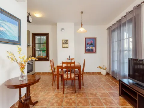 Prodaja, dvosoban stan, 84m², Kostanjica, Kotor - image 6