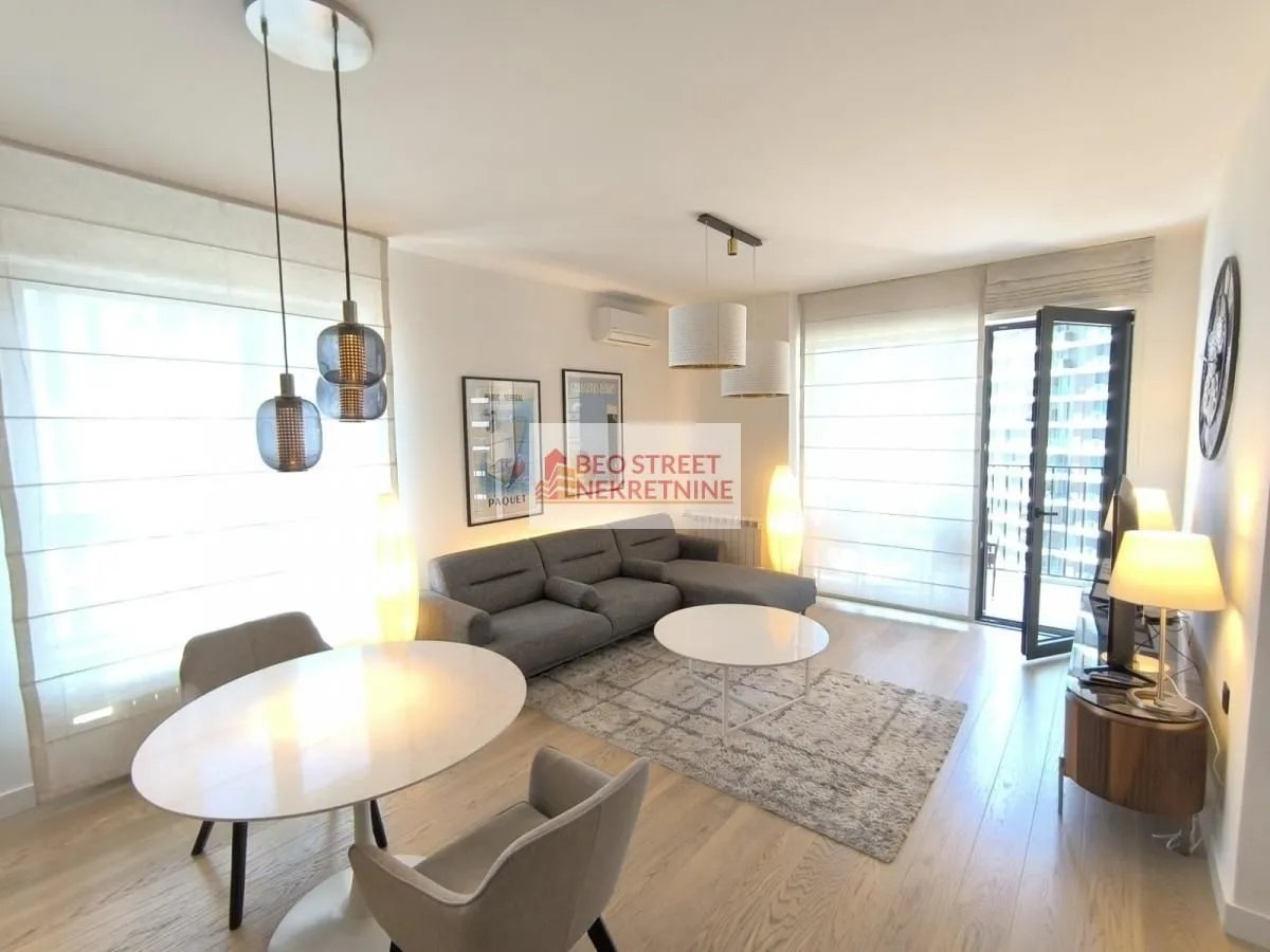 Izdavanje, trosoban stan, 75m², Savski Venac, Beograd