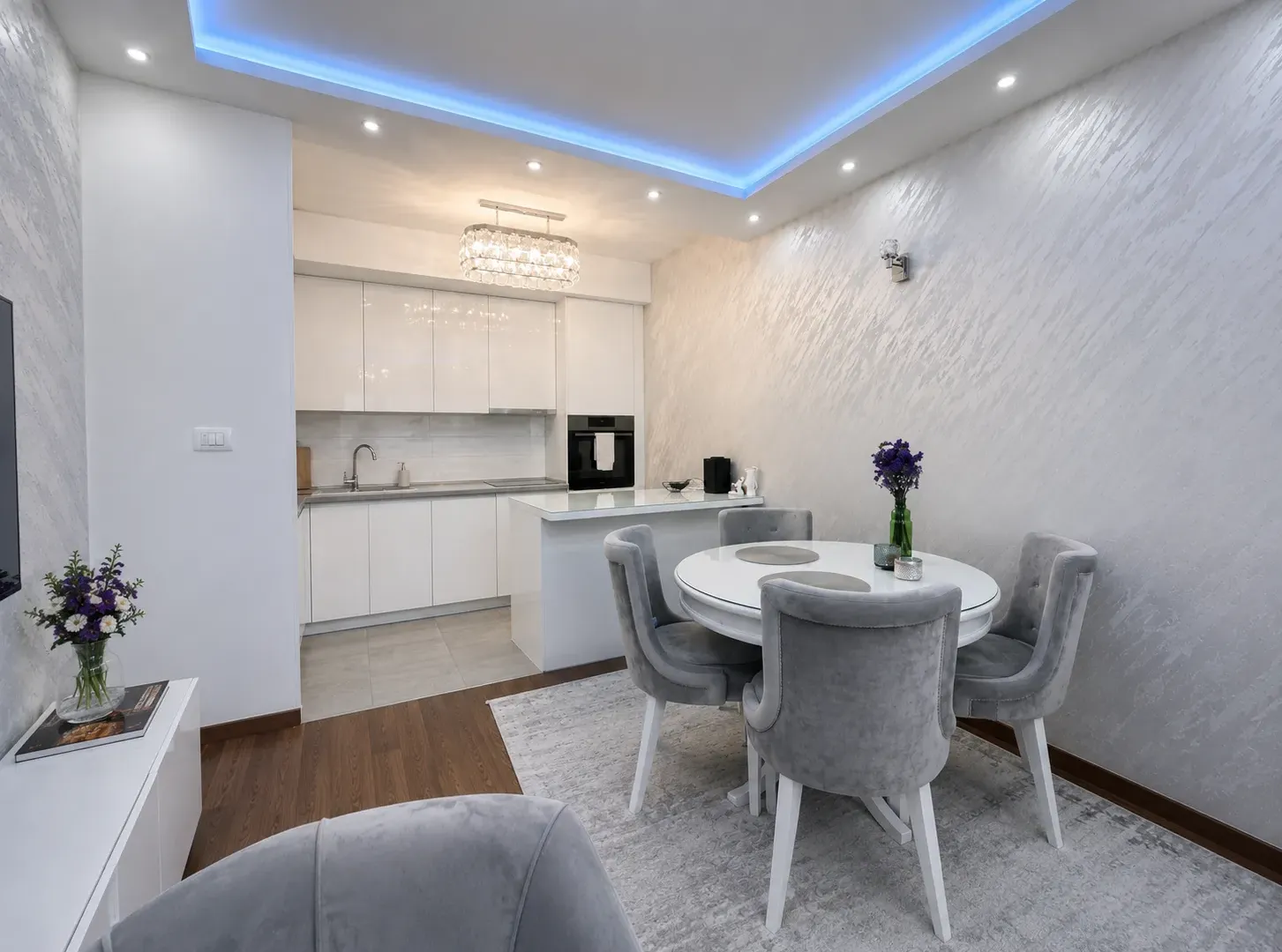 Izdavanje, dvosoban stan, 74m², Master Kvart, Podgorica