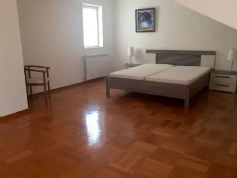 Izdavanje, četvorosoban stan, 146m², Stari Grad, Beograd - image 4