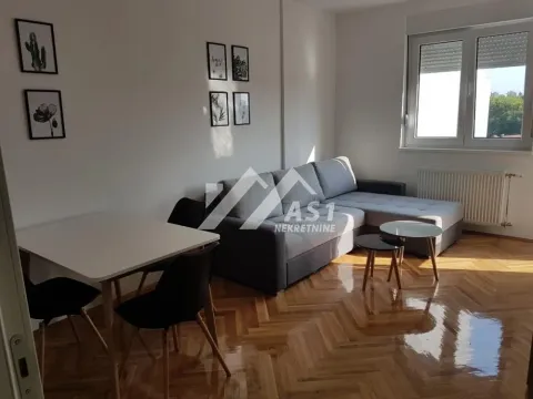 Stan in Bulevar Evrope