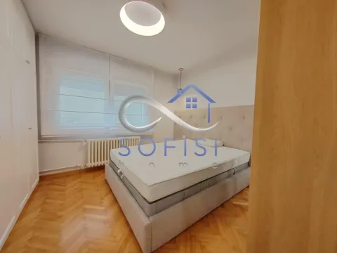 Izdavanje, četvorosoban stan, 100m², Stari grad, Novi Sad - image 16