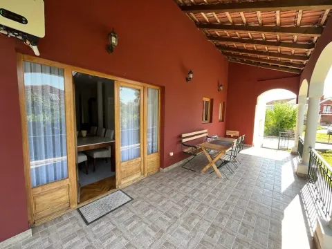 Rent, house, 200m², Tološi, Podgorica - image 3