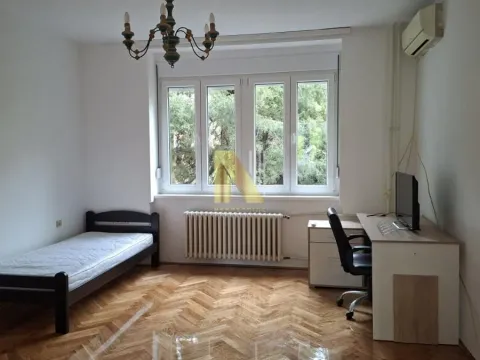 Izdavanje, trosoban stan, 88m², Centar, Novi Sad - image 10