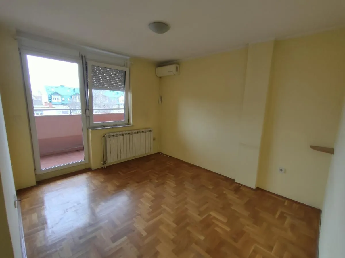 Izdavanje, četvorosoban stan, 103m², Nova Detelinara, Novi Sad Sve Podlokacije