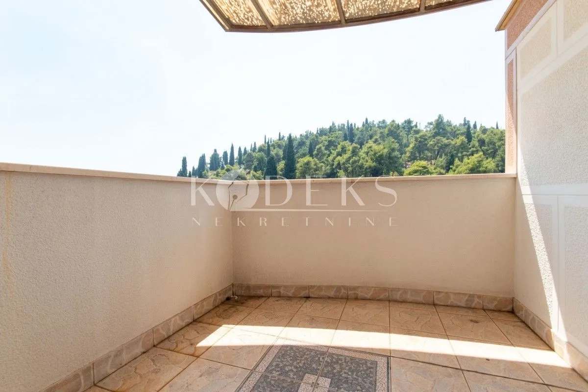 Izdavanje, dvosoban stan, 75m², Stara Varoš, Podgorica