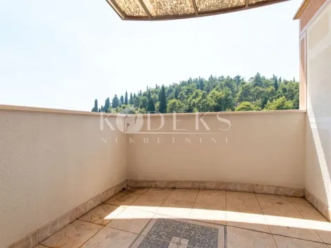 Izdavanje, dvosoban stan, 75m², Stara Varoš, Podgorica - image 33