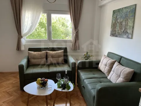 Rent, two bedroom apartment, 60m², Tivat, Crna Gora - image 6
