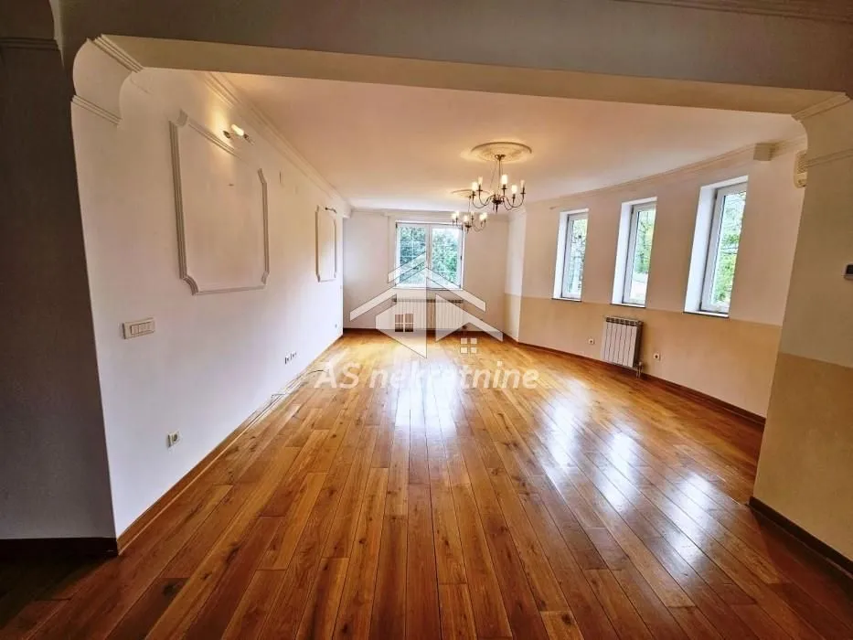 Izdavanje, četvorosoban stan, 115m², Savski Venac, Beograd