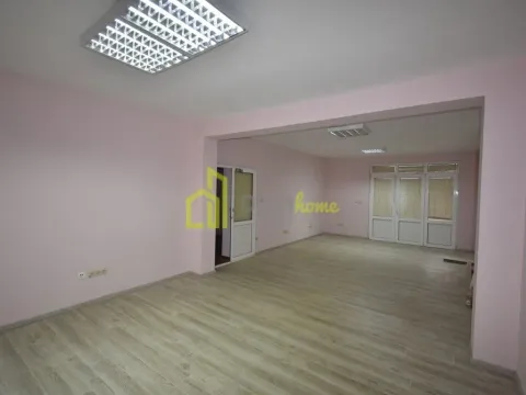Izdavanje, poslovni prostor, 200m², Tološi, Podgorica - image 15