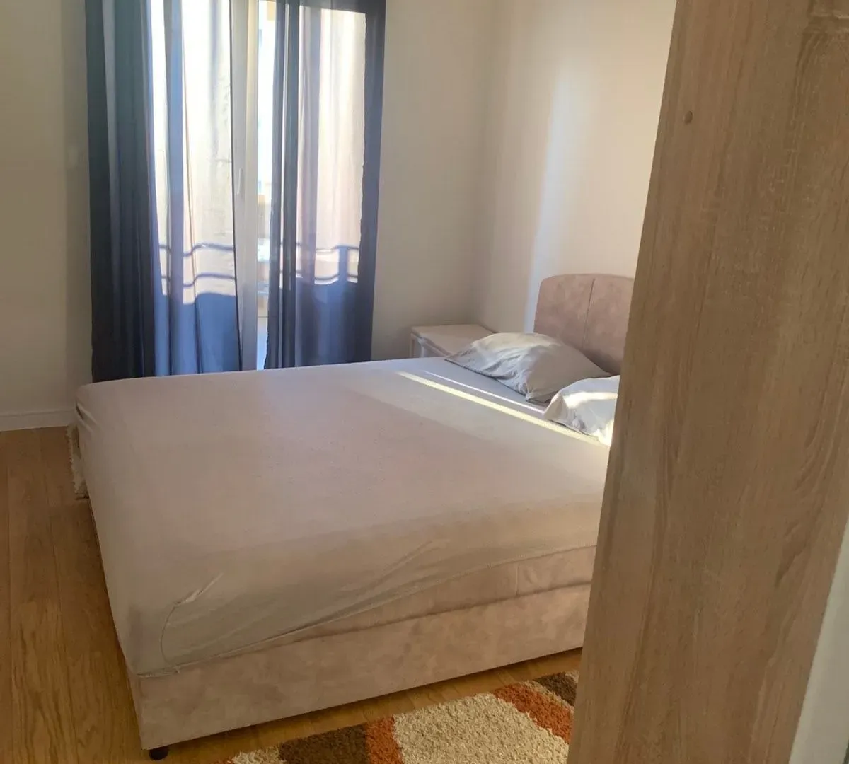 Izdavanje, jednosoban stan, 49m², Central Point, Podgorica