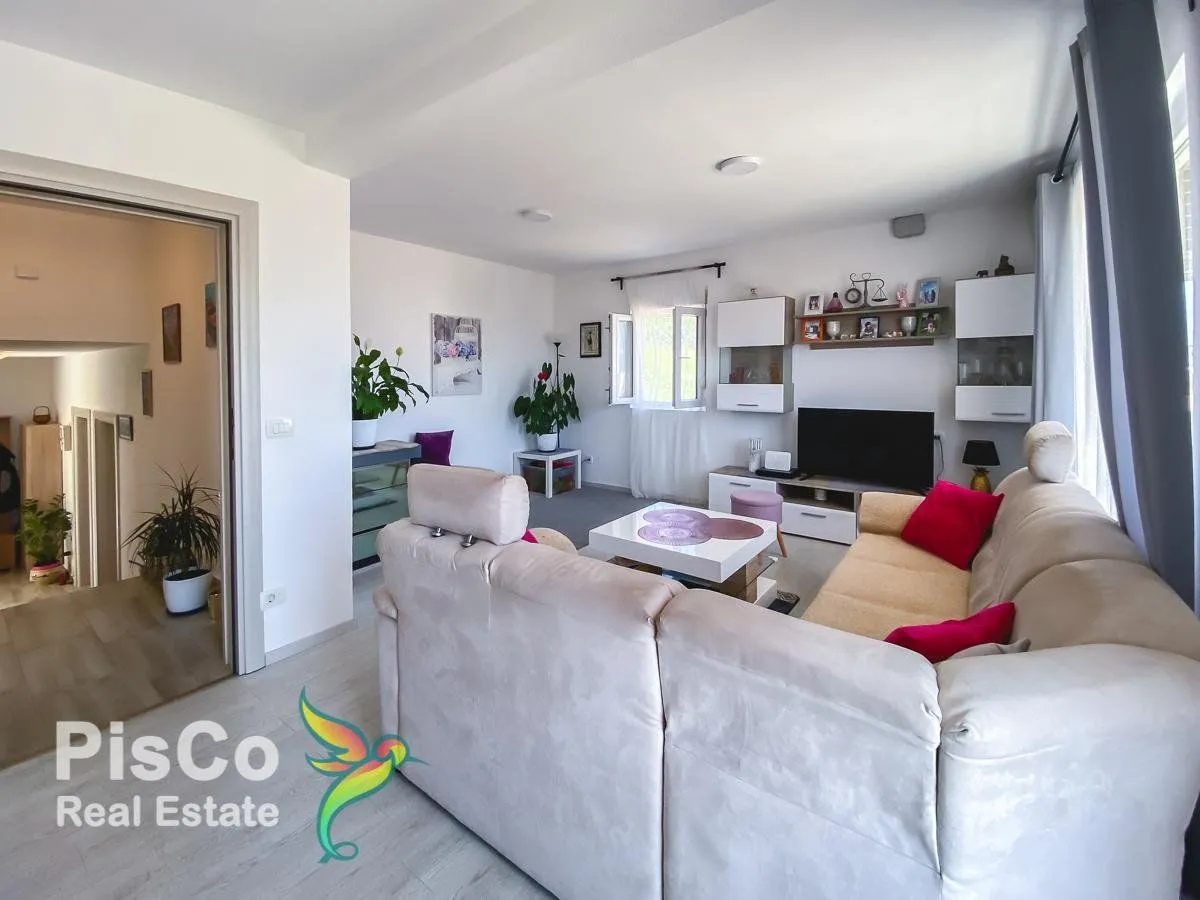 Prodaja, četvorosoban stan, 160m², Tivat, Crna Gora