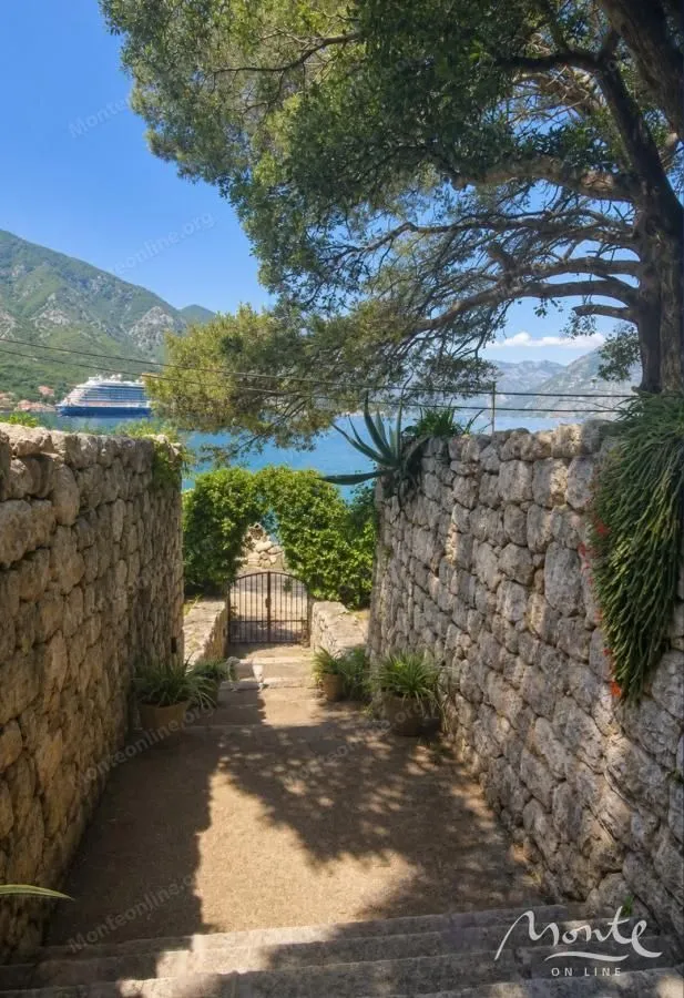 Prodaja, kuća, 170m², Dobrota, Kotor