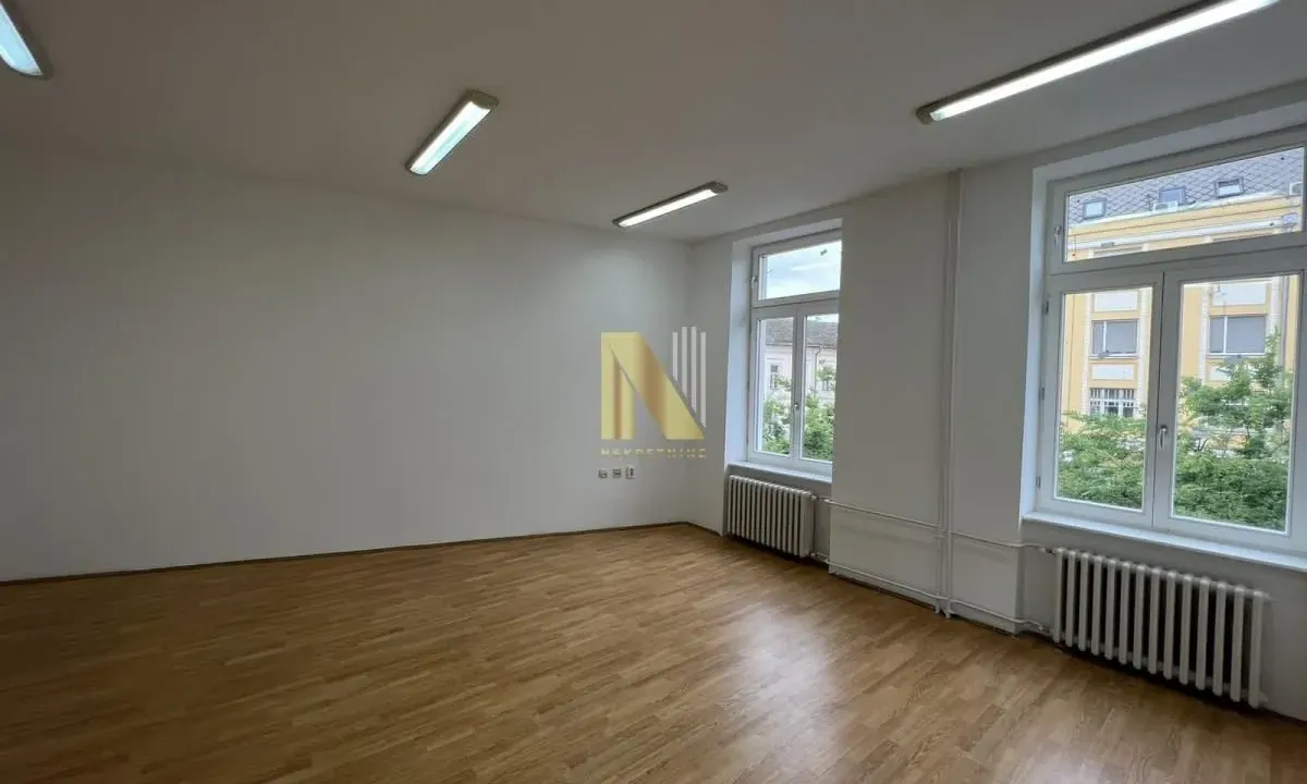Izdavanje, poslovni prostor, 242m², Centar, Novi Sad
