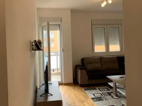 Izdavanje, jednosoban stan, 45m², City Kej, Podgorica - image 4
