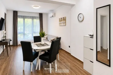 Dnevni boravak sa trpezarijom i garniturom za sjedenje. - image 7