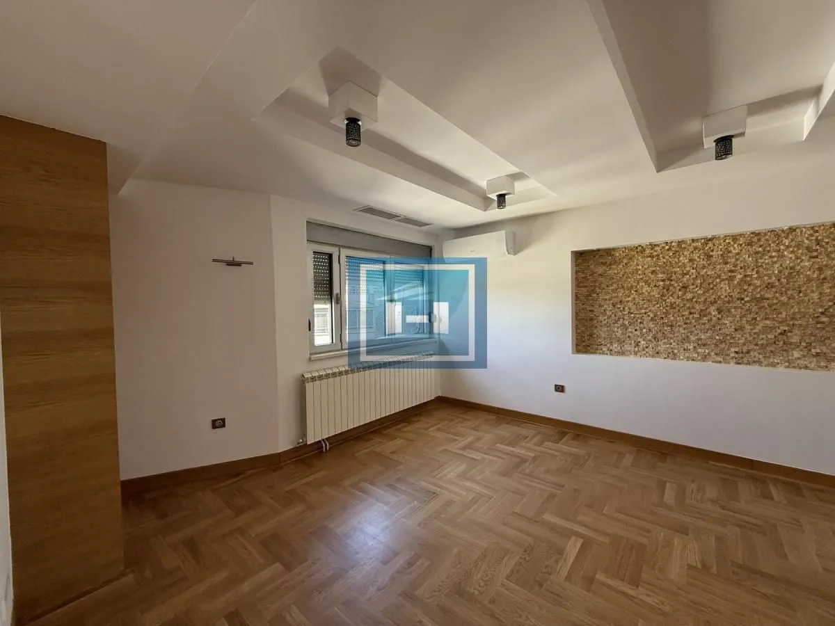 Prodaja, dvosoban stan, 77m², Vašarište, Jagodina