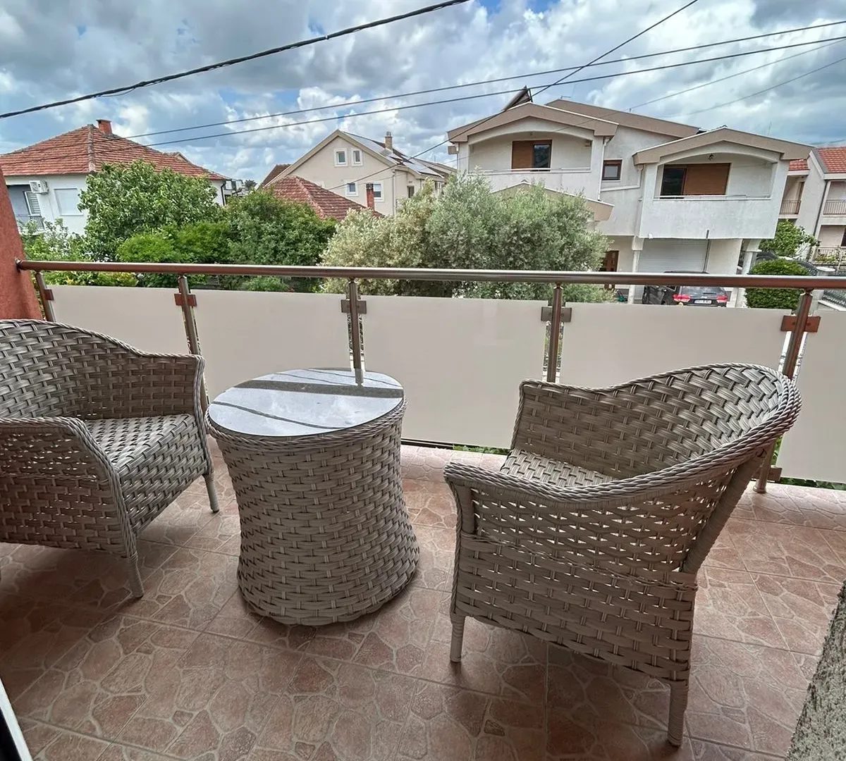 Izdavanje, dvosoban stan, 80m², Murtovina, Podgorica