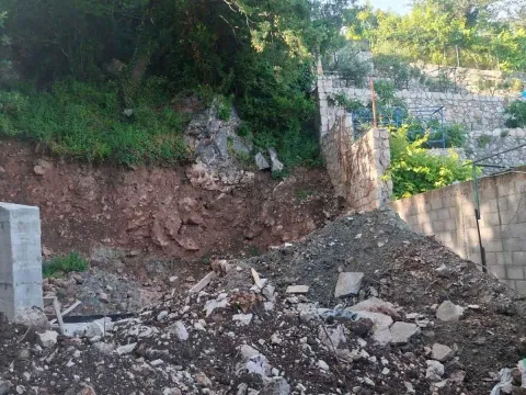 Zemljište in Zagrad