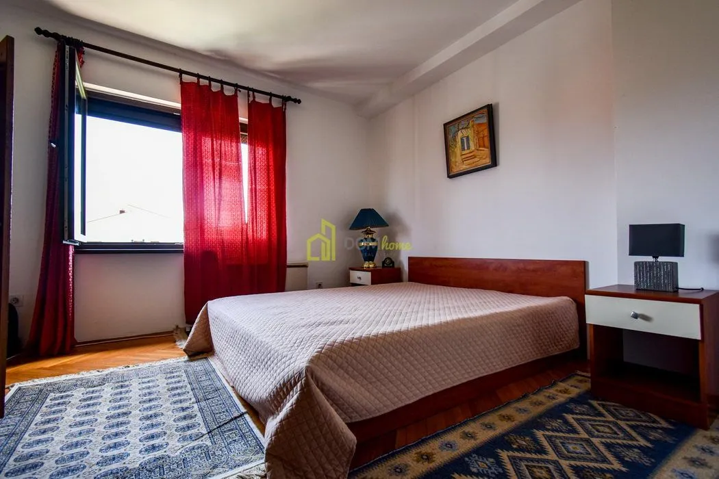 Sale, house, 370m², Tološi, Podgorica