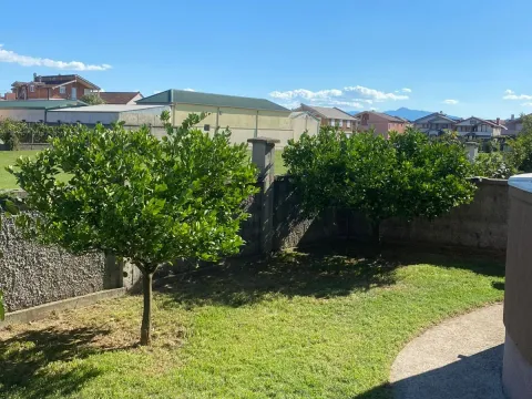 Rent, house, 250m², Karaburško Polje, Podgorica - image 23