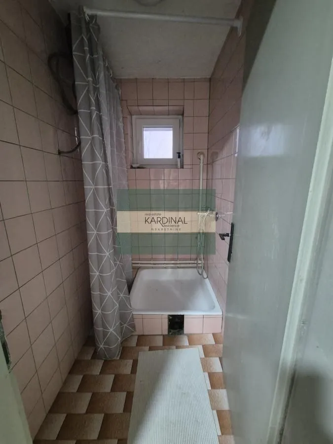 Prodaja, kuća, 379m², Trnava, Jagodina