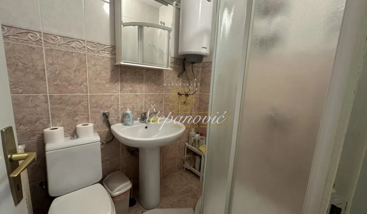 Prodaja, četvorosoban stan, 151m², Centar, Novi Sad