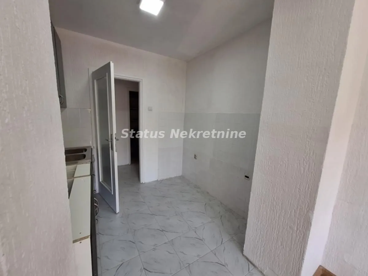 Izdavanje, jednosoban stan, 42m², Novo naselje, Novi Sad