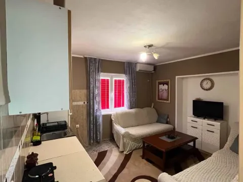 Rent, one bedroom apartment, 40m², Šušanj, Bar - image 5