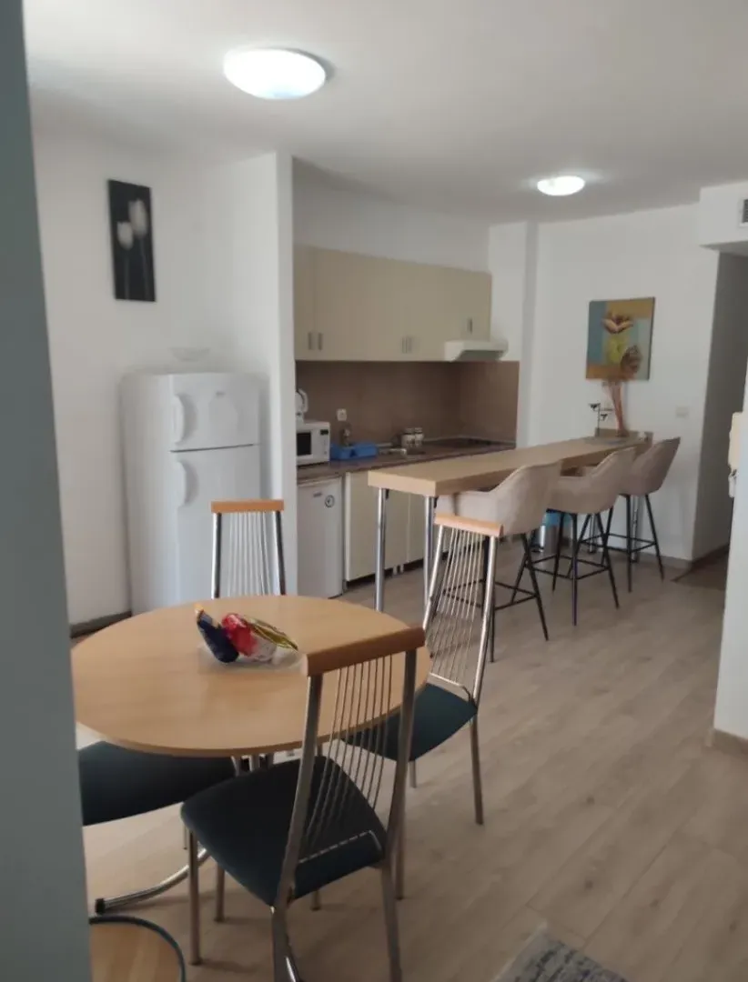 Izdavanje, dvosoban stan, 57m², Bečići, Budva