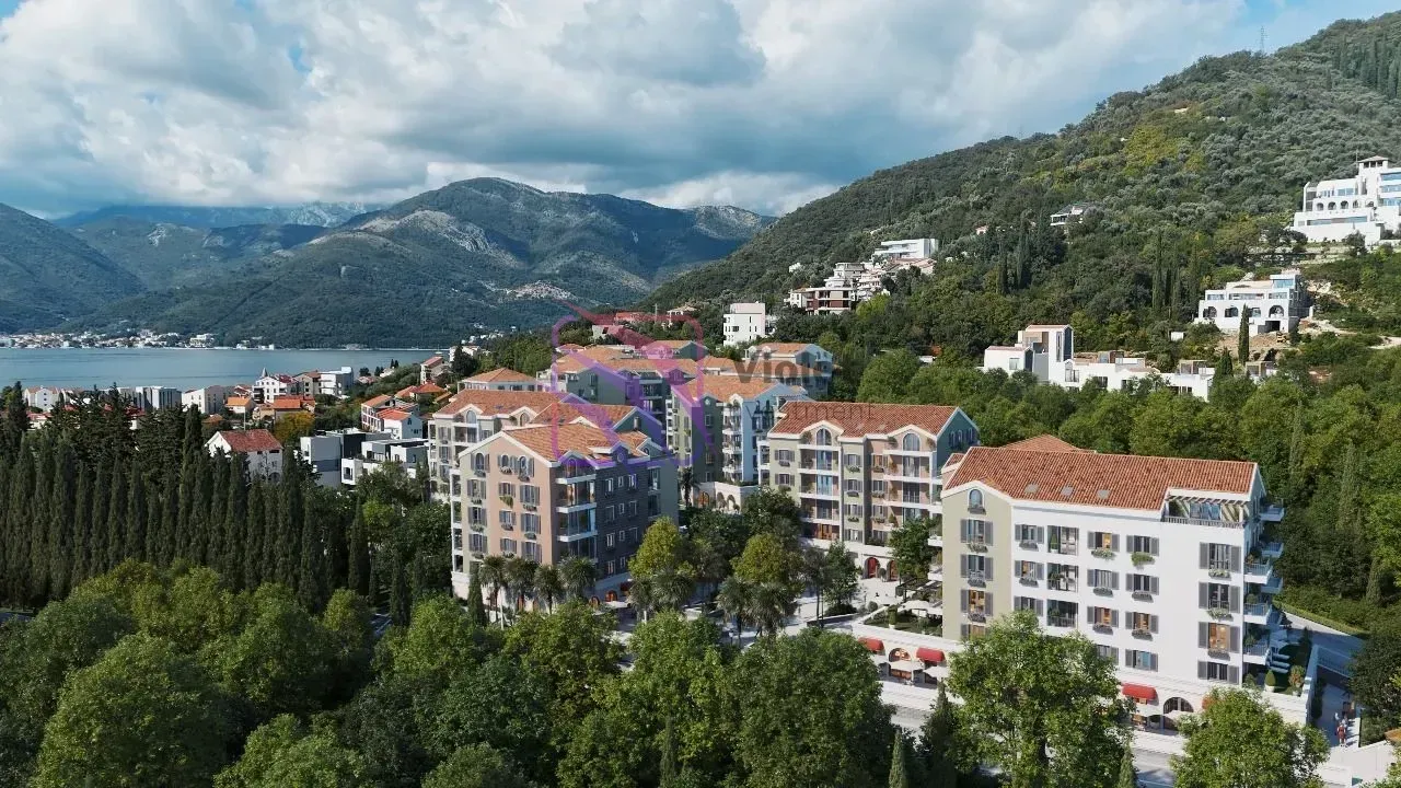 Pogled iz vazduha na stambeni kompleks sa zelenilom i okruženjem.
