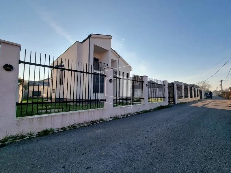 Sale, house, 400m², Tološi, Podgorica