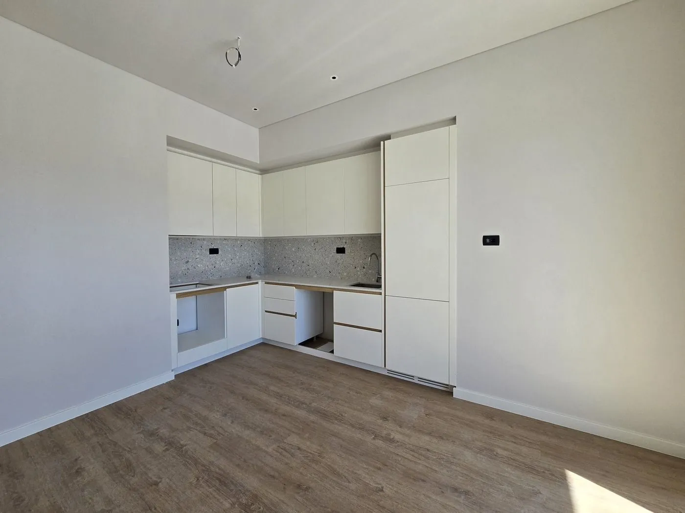 Prodaja, dvosoban stan, 93m², Tivat, Crna Gora