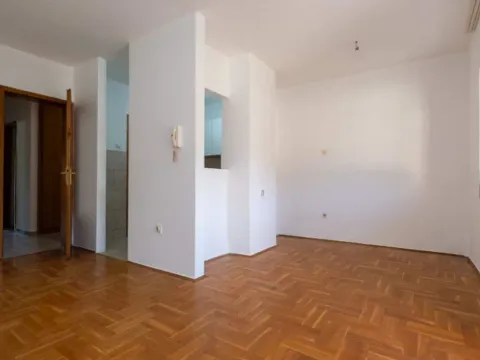 Prodaja, dvosoban stan, 65m², Podgorica, Crna Gora